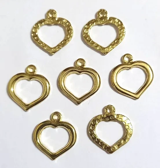 Pingente de Coração Vazado Dourado - 10 Peças