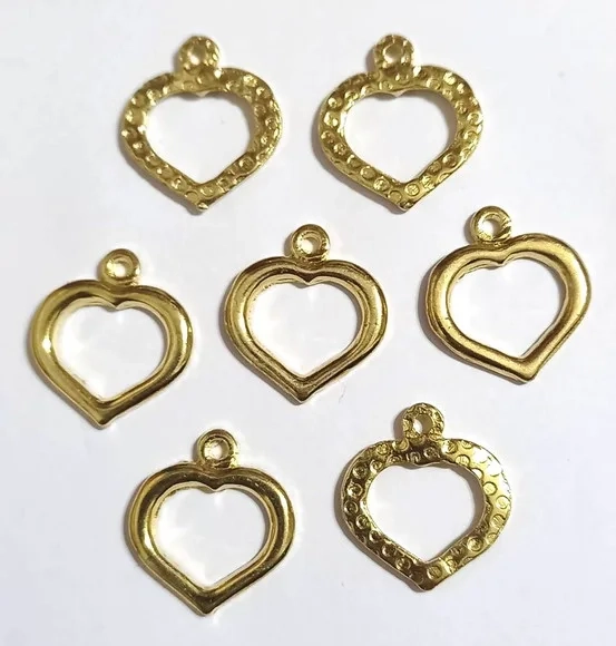 Pingente de Coração Vazado Dourado - 10 Peças