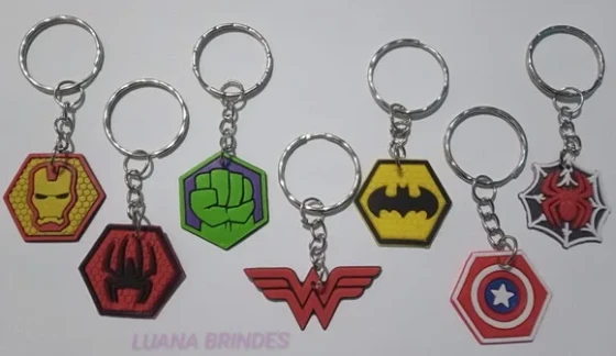 Chaveiro Mini Símbolos Heróis Variados de Borracha- 1 unid
