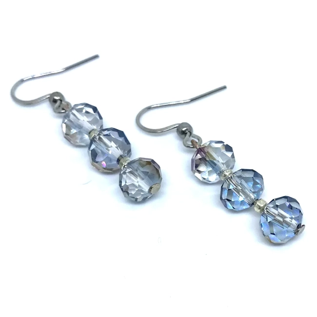Brinco Aço Cirúrgico Antialérgico Cristal Cinza Azulado efeito Furta-cor Aurora Boreal