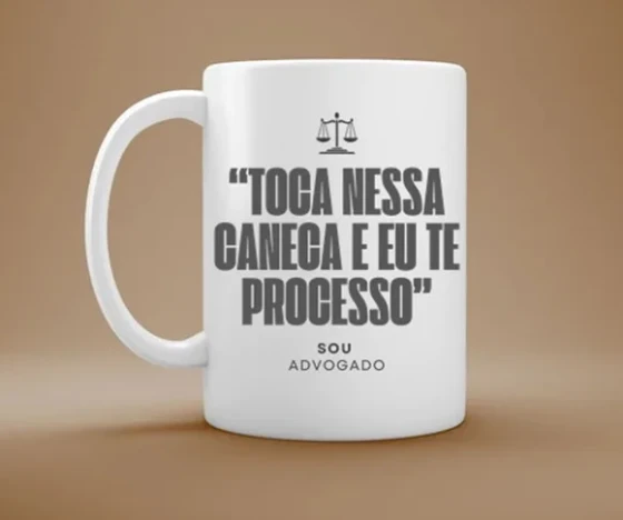 Caneca Profissão Advogado Toca e Eu Te Processo