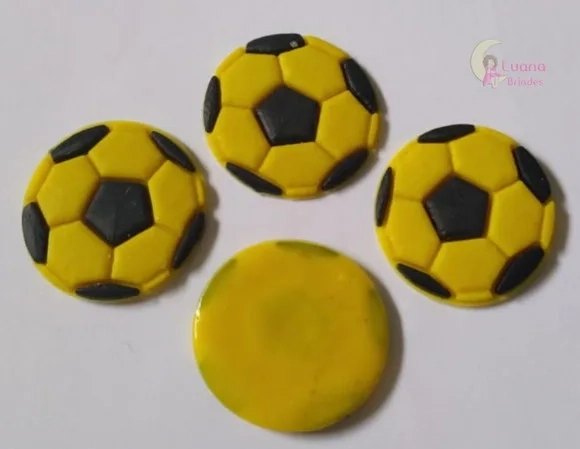 Aplique Bola de Futebol Amarela de Borracha - Pct C/8 Unid
