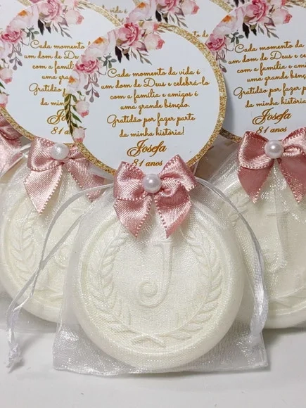 Lembrancinha 81 Anos: Sabonete Letra Inicial Personalizada