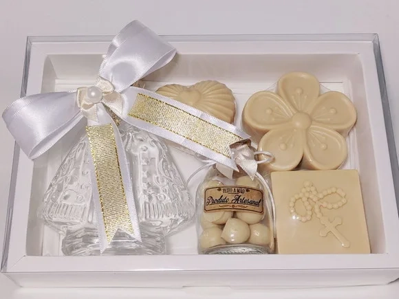 Kit Presente Nossa Senhora: Aromatizador com Sabonetes