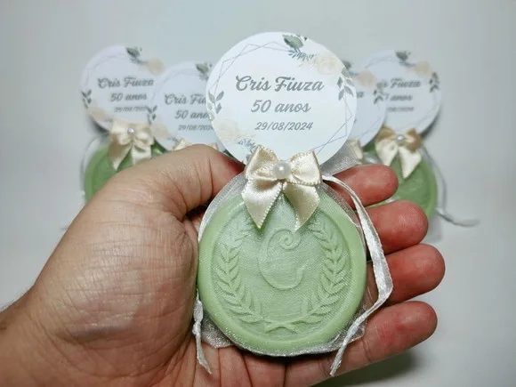 Lembrancinha 50 Anos: Sabonete Letra Inicial Personalizada