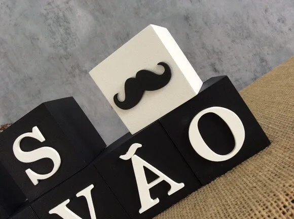 Cubos Decorativos Personalizados com Nome do Bebê em MDF - Tema Mustache
