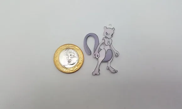 Pingente Pokémon Mewtwo em Acrílico UV