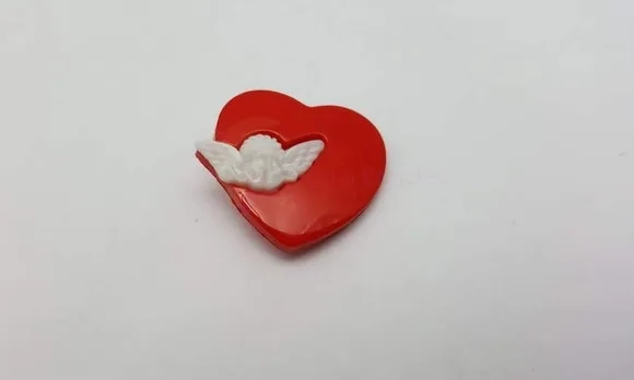 Aplique Botões Coração com Anjinho de Plastico 2,5cm - 20 Un