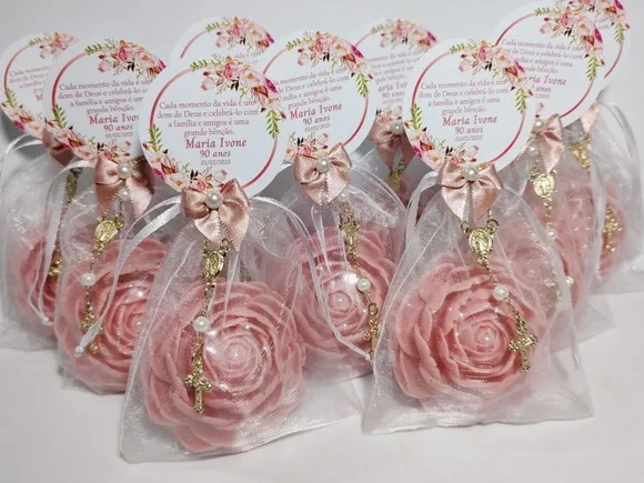 Lembrancinha 90 Anos: Sabonete Rosa Delicada Luxo com Terço