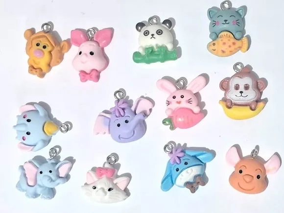 Pingentes Disney de Resina 2cm Pacote C/10 Unidades Variados