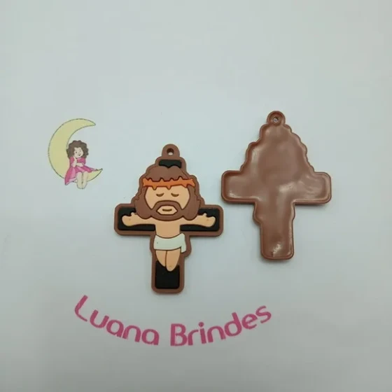Pingente Crucifixo Marrom de Borracha 5cm Pct 4 Unidades