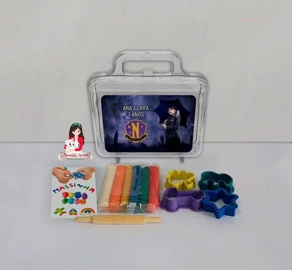 Kit Massinha na Maleta Wandinha