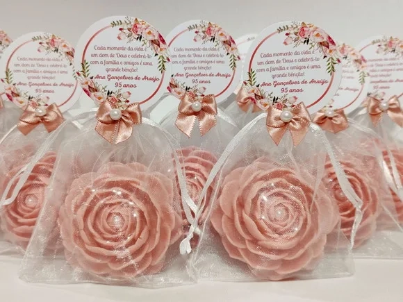 Lembrancinha 95 Anos: Sabonete Rosa Delicada Luxo
