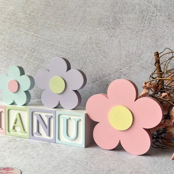 Tons Pastel Cubos 6x6cm e Trio de Flor Decoração Bebê