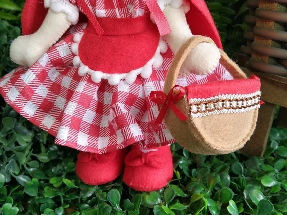 Chapeuzinho Vermelho em Feltro - 28 cm