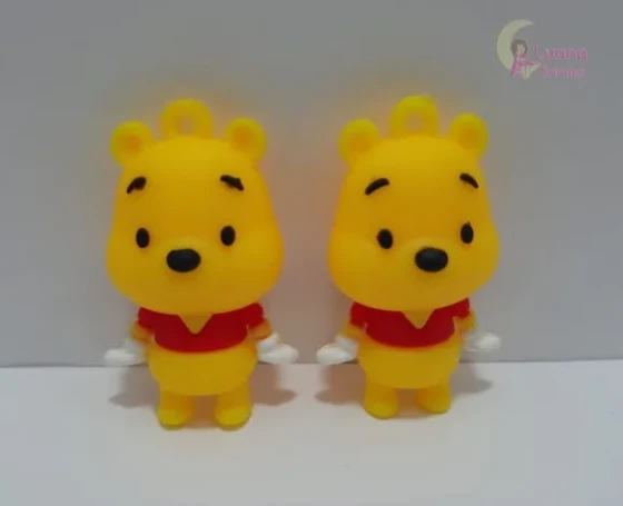 Pingente Ursinho Pooh de Borracha - 4,6cm - pct c/2 unidades