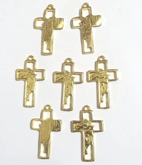 Pingente Crucifixo Vazado com Jesus - 6 Peças
