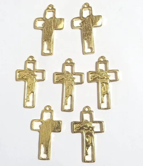 Pingente Crucifixo Vazado com Jesus - 6 Peças