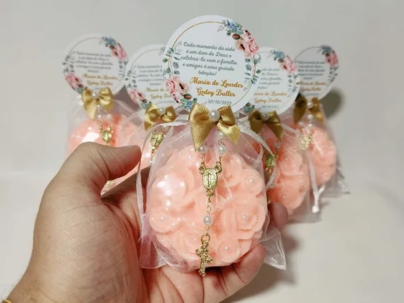 Lembrancinha 90 Anos: Sabonete Provence Rosas com Mini Terço
