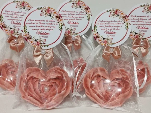 Lembrancinha de Aniversário 80 Anos: Sabonete Coração Flor