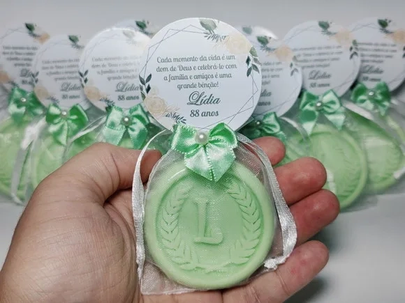 Lembrancinha 88 Anos: Sabonete Letra Inicial Personalizada