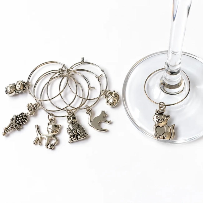 Kit 7 Marcadores de Taça de Vinho - Pingentes de Gatinhos Prateados