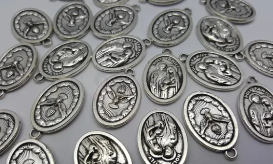 Medalha Espírito Santo e Sagrada Família 2,4cm Pct com 10 un