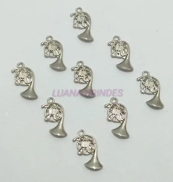 Pingente Trompa em Metal Prateado - pct c/12 unid