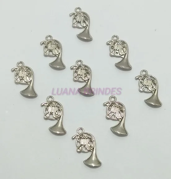 Pingente Trompa em Metal Prateado - pct c/12 unid