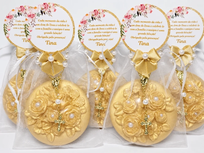 Lembrancinha 80 Anos Sabonete Maison Floral com Mini Terço