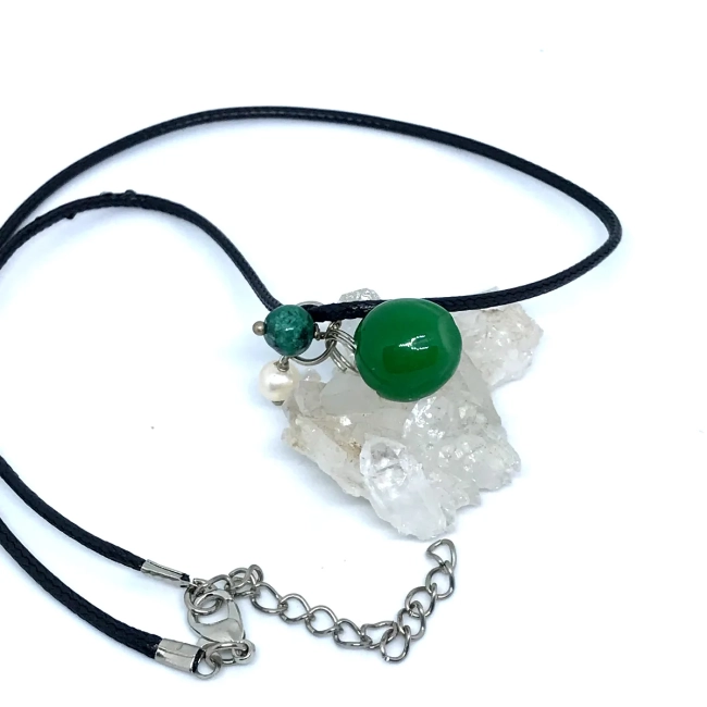 Cordão Colar com Pingente Maçã de Jade Verde e Pérola