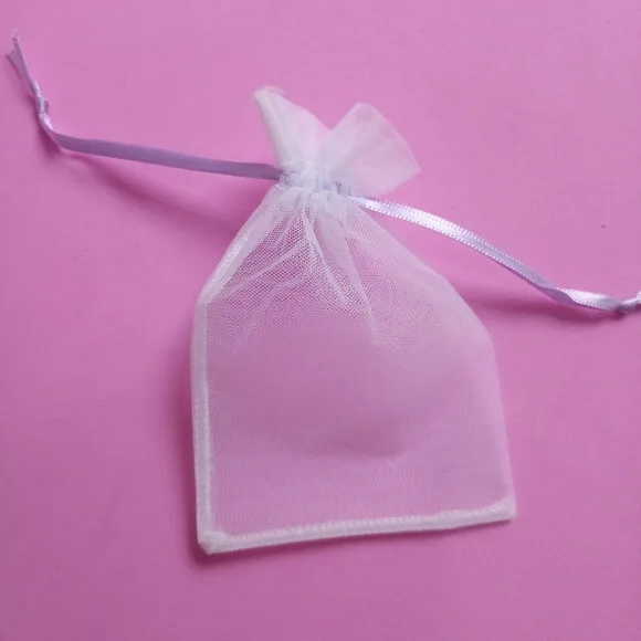 Saquinho Organza Tunil Branco com Fita Lilás 8x13cm