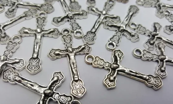 Pingente de Crucifixo Níquel com 2,9cm - 8 Unidades