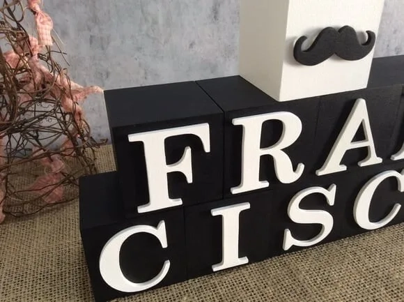 Cubos Decorativos Personalizados com Nome do Bebê em MDF - Tema Mustache