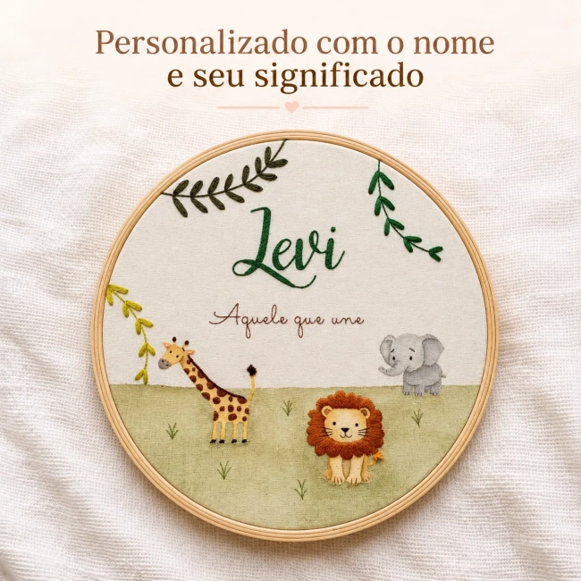 Porta Maternidade Safari com Nome | Leão, Girafa e Elefante Bordado e Aquarela
