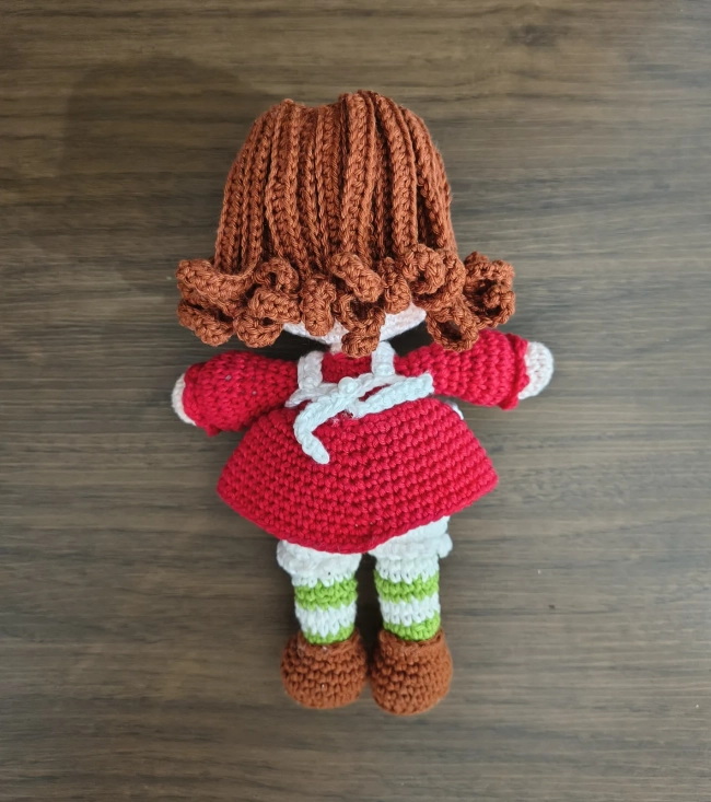 Boneca Moranguinho amigurumi