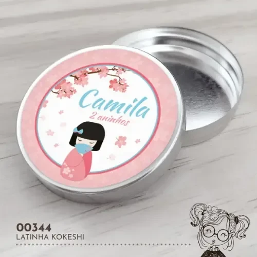 Latinha Adesivada Kokeshi - 00344