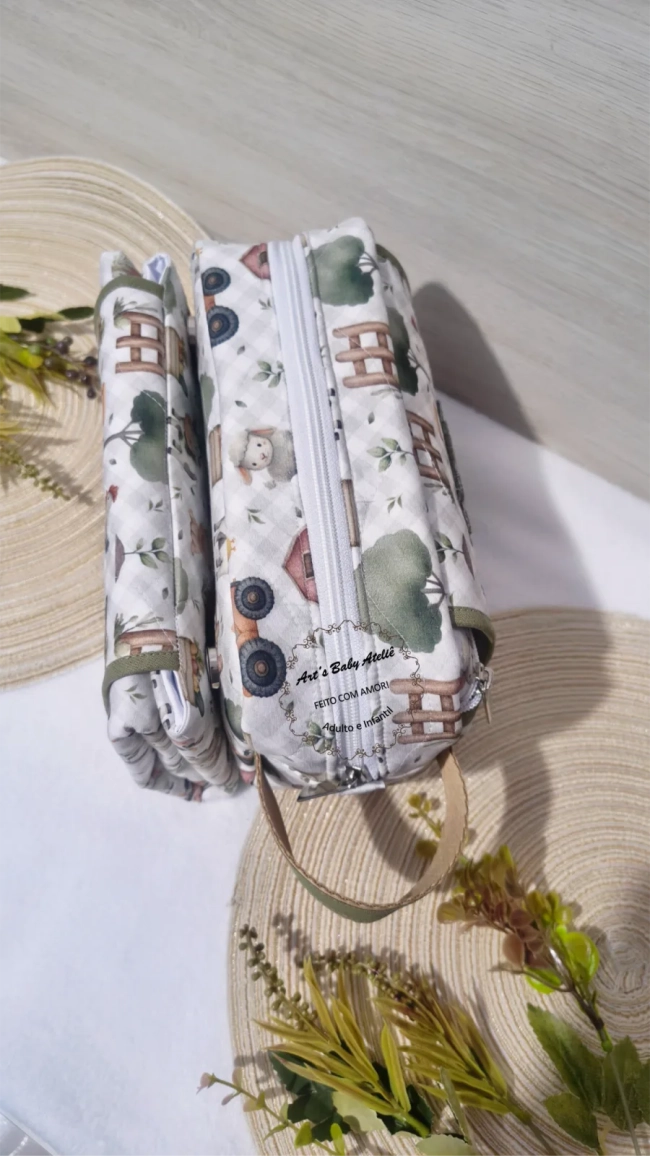 Porta Fraldas Personalizado com Trocador Portátil, Kit Higiene para Bebê com Nome Bordado, Organizador de Bolsa Maternidade