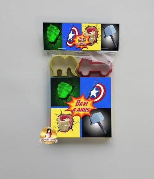 Massinha na Lapela com Forminhas os Vingadores
