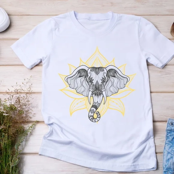 Camiseta Elefante Indiano Estilizado e Lótus
