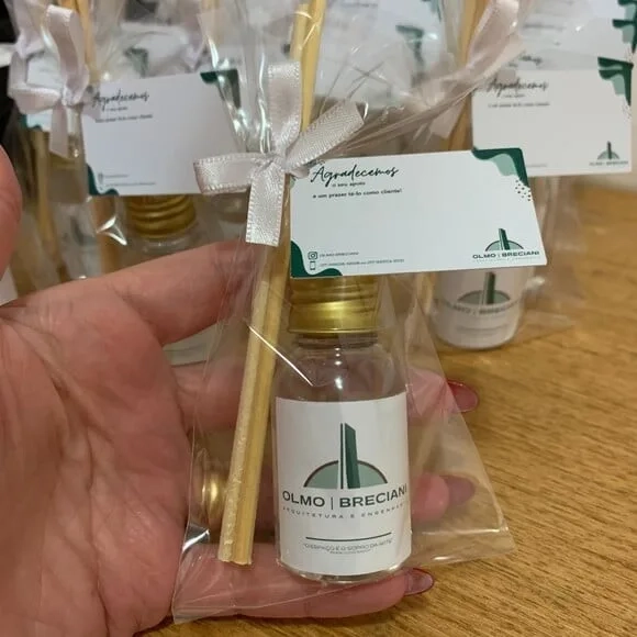 Brinde Construtora mini aromatizador com logo