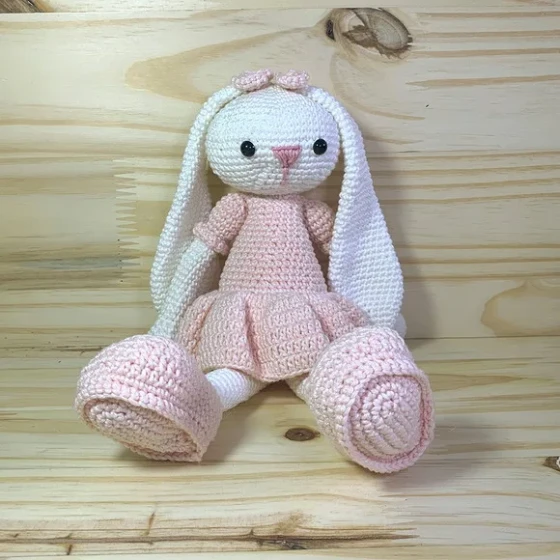 Boneco de Crochê Amigurumi - Coelha