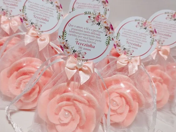 Lembrancinha de Aniversário 70 Anos: Sabonete Rosa Luxo