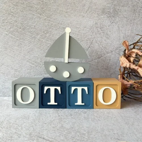 Barquinho Enfeite + Nomes em Cubo - Decoração Bebê