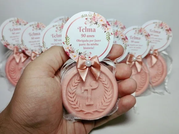 Lembrancinha 90 Anos: Sabonete Letra Inicial Personalizada