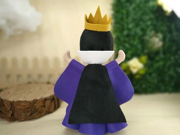 Rainha má em feltro