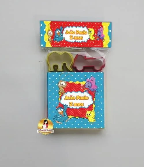 Massinha na Lapela com Forminhas Galinha Pintadinha