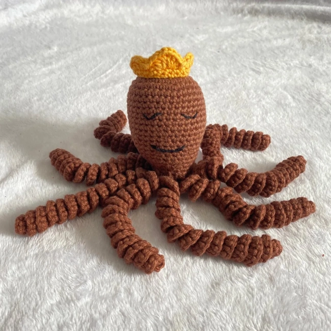 Polvo amigurumi neutro