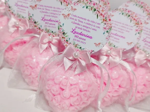 Lembrancinha de Aniversário 90 Anos: Sabonete Coração Floral