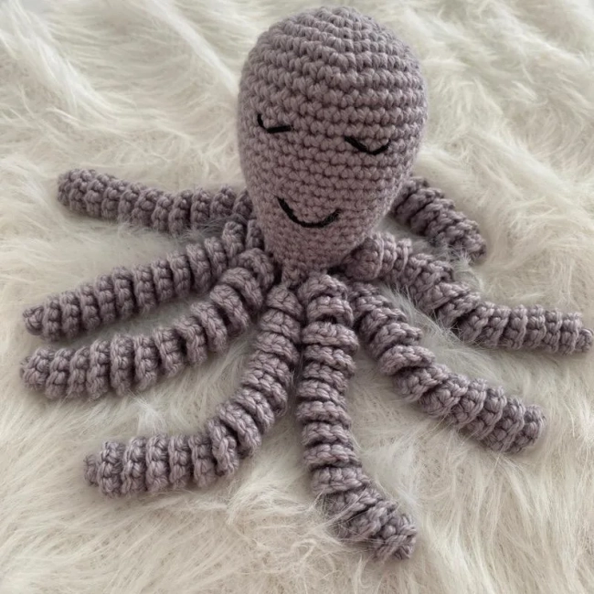 Polvo amigurumi neutro